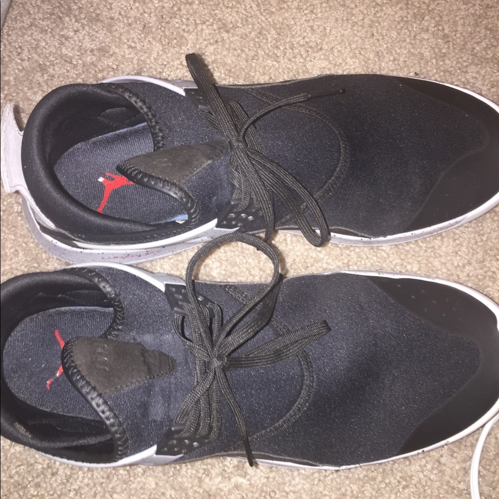 Jordan Low Trainers - Picture 4 of 4